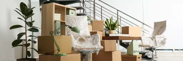 Spullen sorteren en apart zetten vóór een woningontruiming